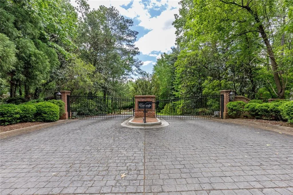 1575 Spalding Drive, Sandy Springs, Georgia 30350, 6 Bedrooms Bedrooms, ,5 BathroomsBathrooms,Residential,Sold,1575 Spalding Drive,7569214