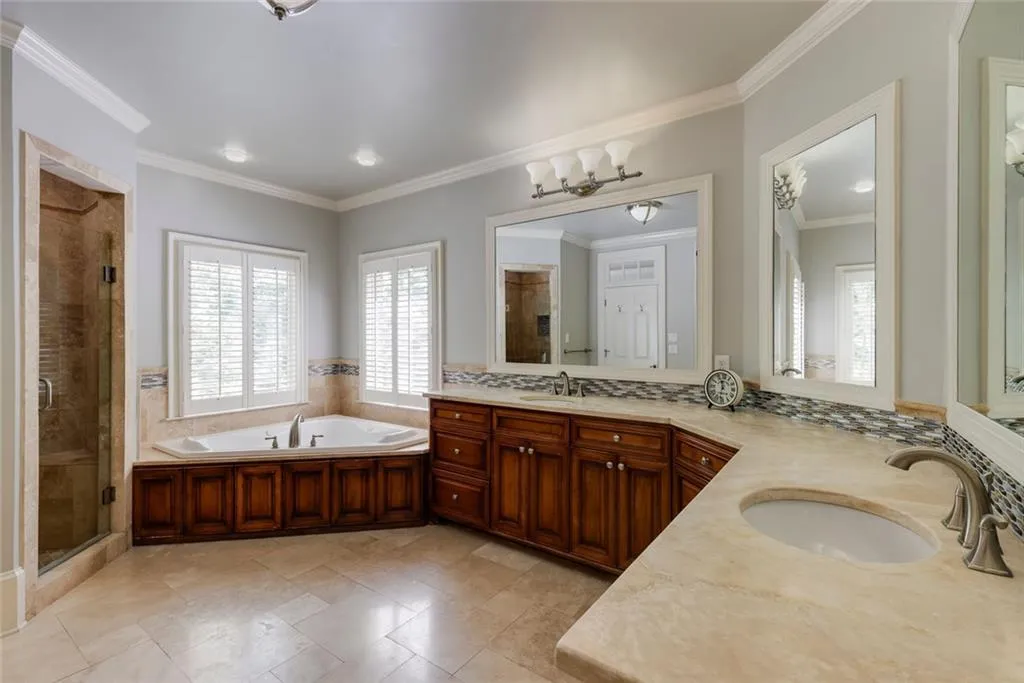 1575 Spalding Drive, Sandy Springs, Georgia 30350, 6 Bedrooms Bedrooms, ,5 BathroomsBathrooms,Residential,Sold,1575 Spalding Drive,7569214