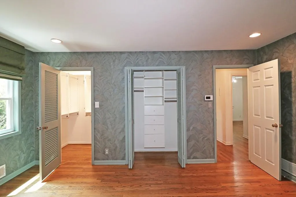 675 Edgewater Trail, Sandy Springs, Georgia 30328, 4 Bedrooms Bedrooms, ,3 BathroomsBathrooms,Residential,Sold,675 Edgewater Trail,6921682