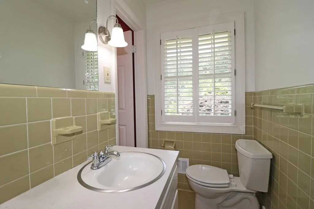 675 Edgewater Trail, Sandy Springs, Georgia 30328, 4 Bedrooms Bedrooms, ,3 BathroomsBathrooms,Residential,Sold,675 Edgewater Trail,6921682