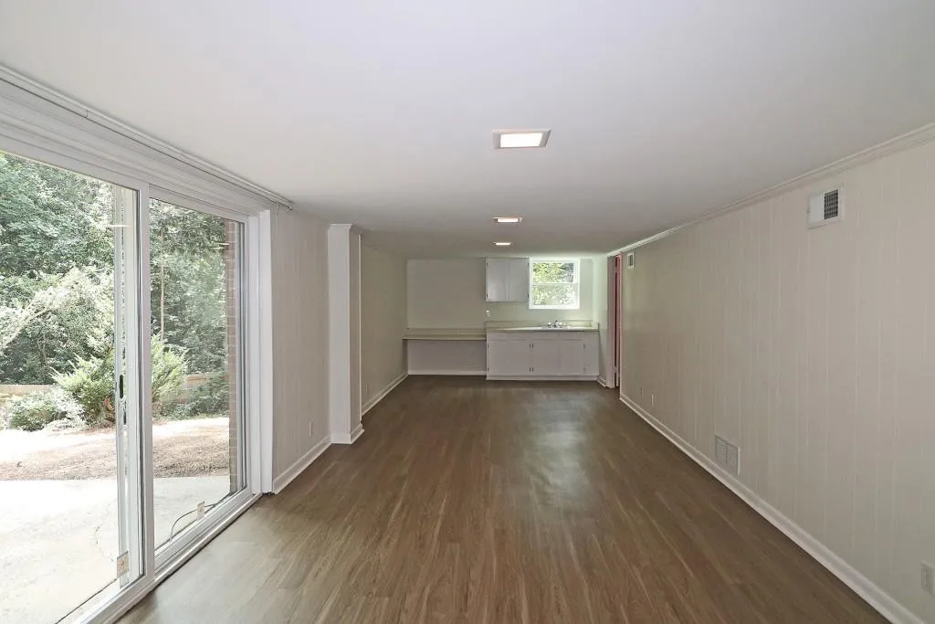 675 Edgewater Trail, Sandy Springs, Georgia 30328, 4 Bedrooms Bedrooms, ,3 BathroomsBathrooms,Residential,Sold,675 Edgewater Trail,6921682