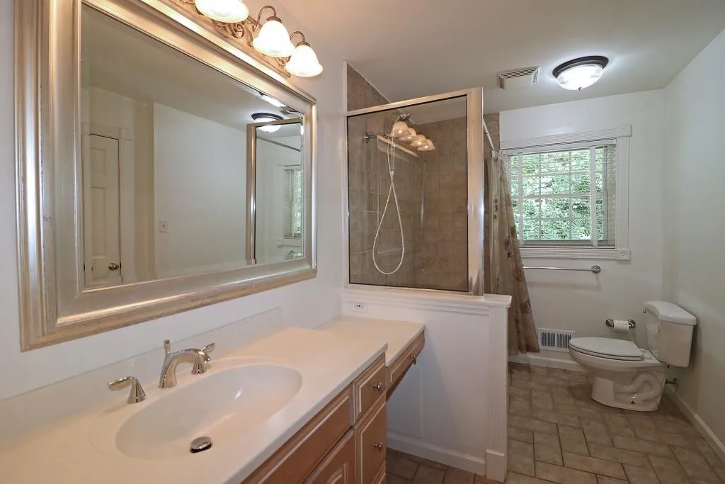 675 Edgewater Trail, Sandy Springs, Georgia 30328, 4 Bedrooms Bedrooms, ,3 BathroomsBathrooms,Residential,Sold,675 Edgewater Trail,6921682