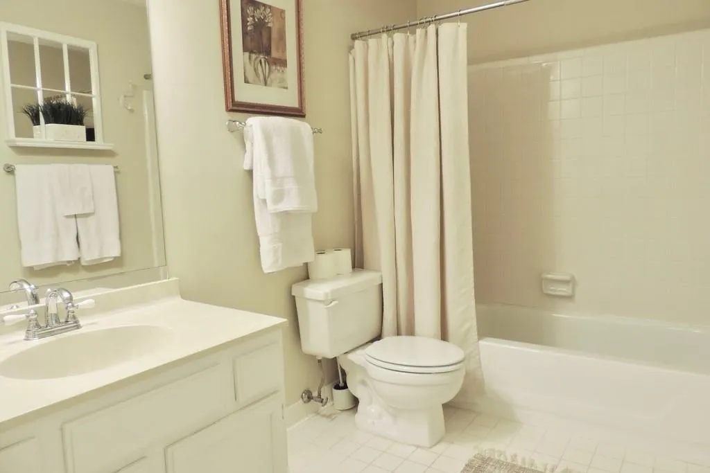 64 Dunwoody Springs Drive, Atlanta, Georgia 30328, 2 Bedrooms Bedrooms, ,2 BathroomsBathrooms,Residential,Sold,64 Dunwoody Springs Drive,6627650