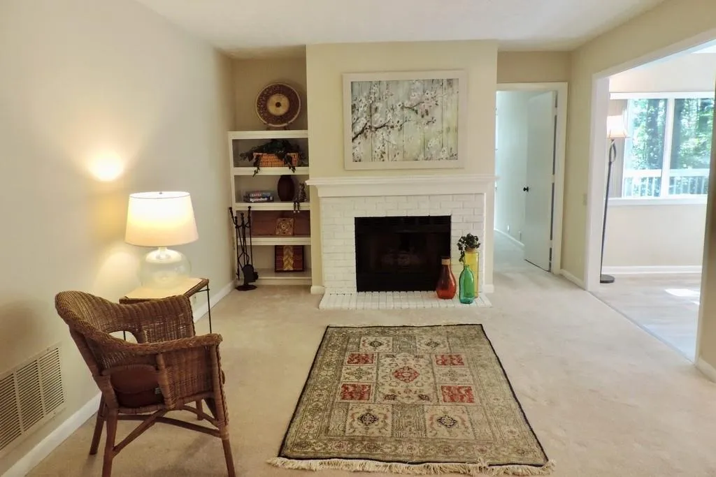 64 Dunwoody Springs Drive, Atlanta, Georgia 30328, 2 Bedrooms Bedrooms, ,2 BathroomsBathrooms,Residential,Sold,64 Dunwoody Springs Drive,6627650