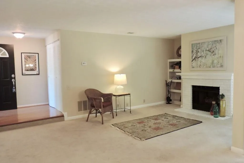 64 Dunwoody Springs Drive, Atlanta, Georgia 30328, 2 Bedrooms Bedrooms, ,2 BathroomsBathrooms,Residential,Sold,64 Dunwoody Springs Drive,6627650