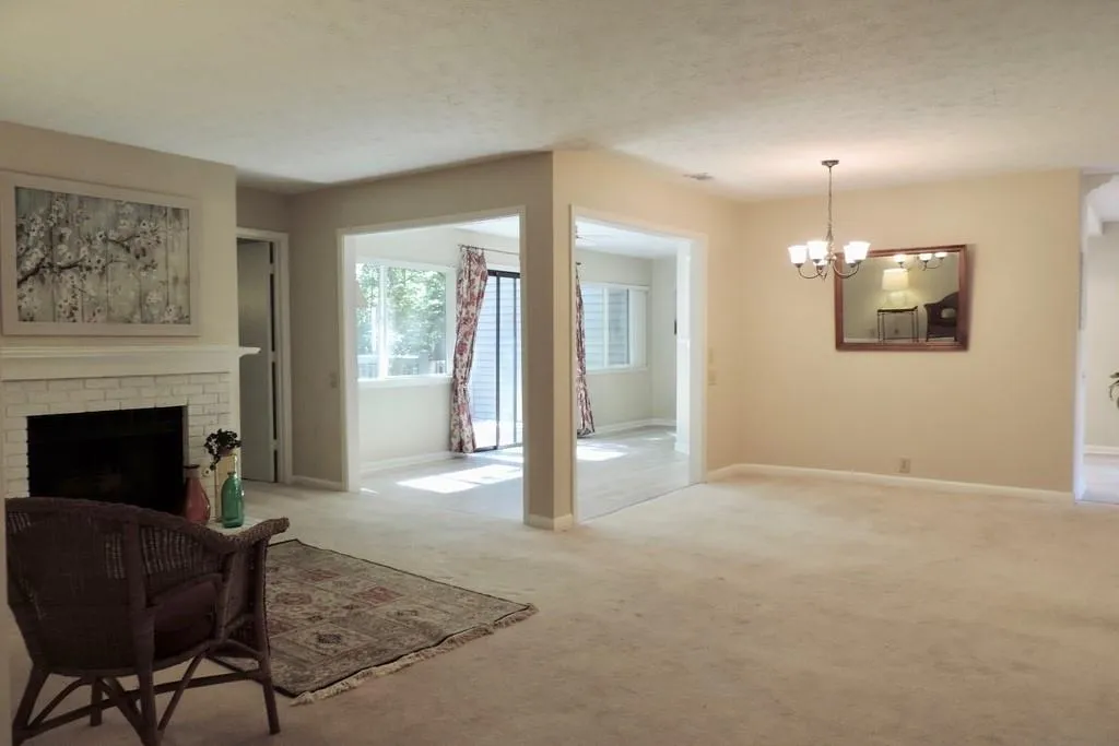 64 Dunwoody Springs Drive, Atlanta, Georgia 30328, 2 Bedrooms Bedrooms, ,2 BathroomsBathrooms,Residential,Sold,64 Dunwoody Springs Drive,6627650
