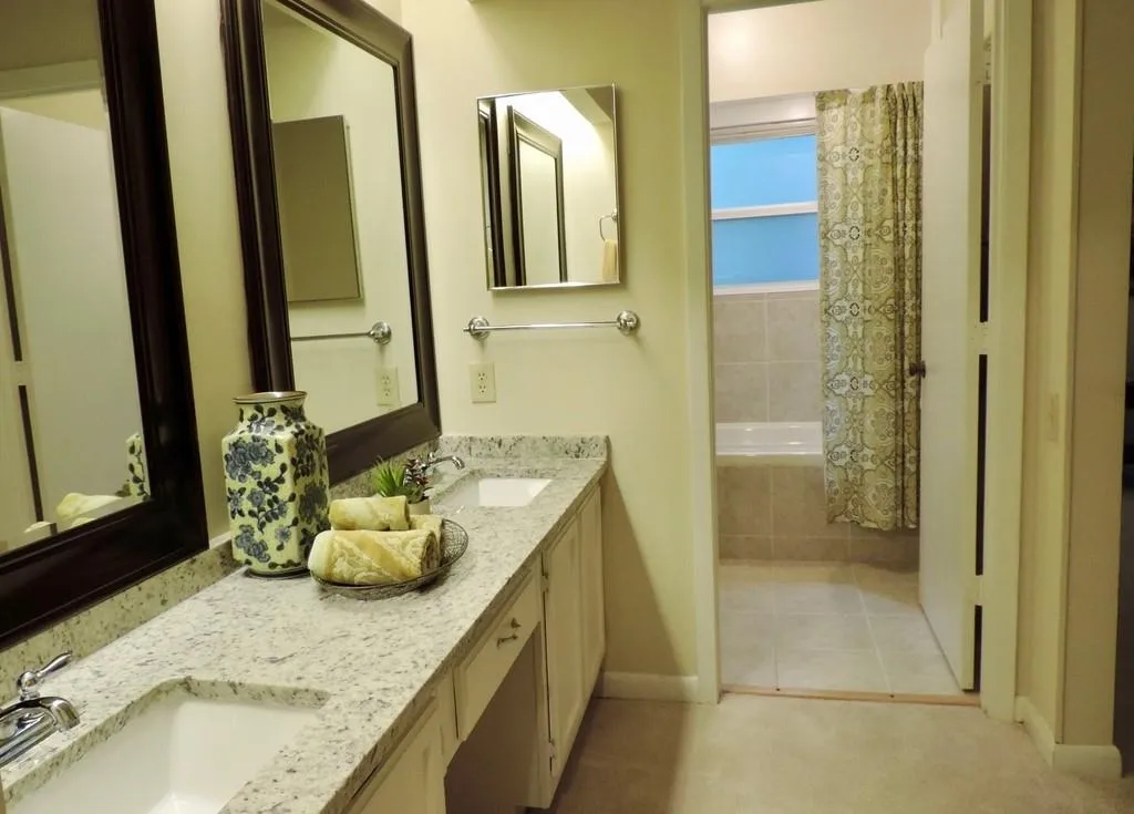 64 Dunwoody Springs Drive, Atlanta, Georgia 30328, 2 Bedrooms Bedrooms, ,2 BathroomsBathrooms,Residential,Sold,64 Dunwoody Springs Drive,6627650