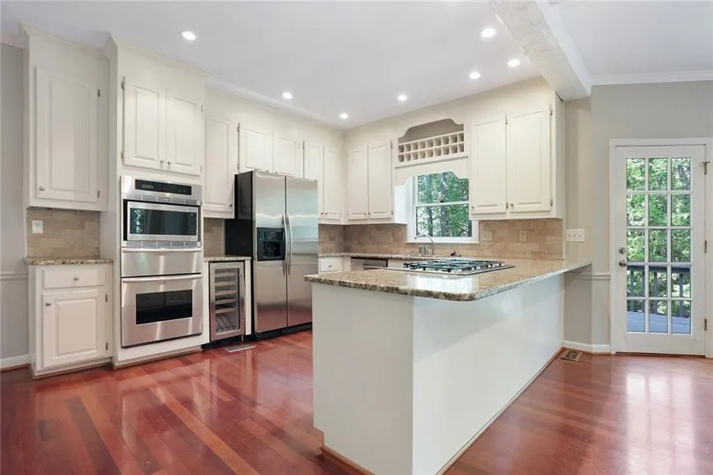 9337 Huntcliff Trace, Sandy Springs, Georgia 30350, 7 Bedrooms Bedrooms, ,5 BathroomsBathrooms,Residential,Sold,9337 Huntcliff Trace,5861722