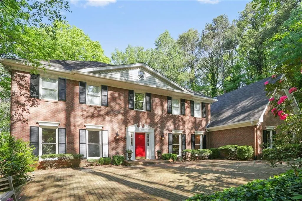 9337 Huntcliff Trace, Sandy Springs, Georgia 30350, 7 Bedrooms Bedrooms, ,5 BathroomsBathrooms,Residential,Sold,9337 Huntcliff Trace,5861722