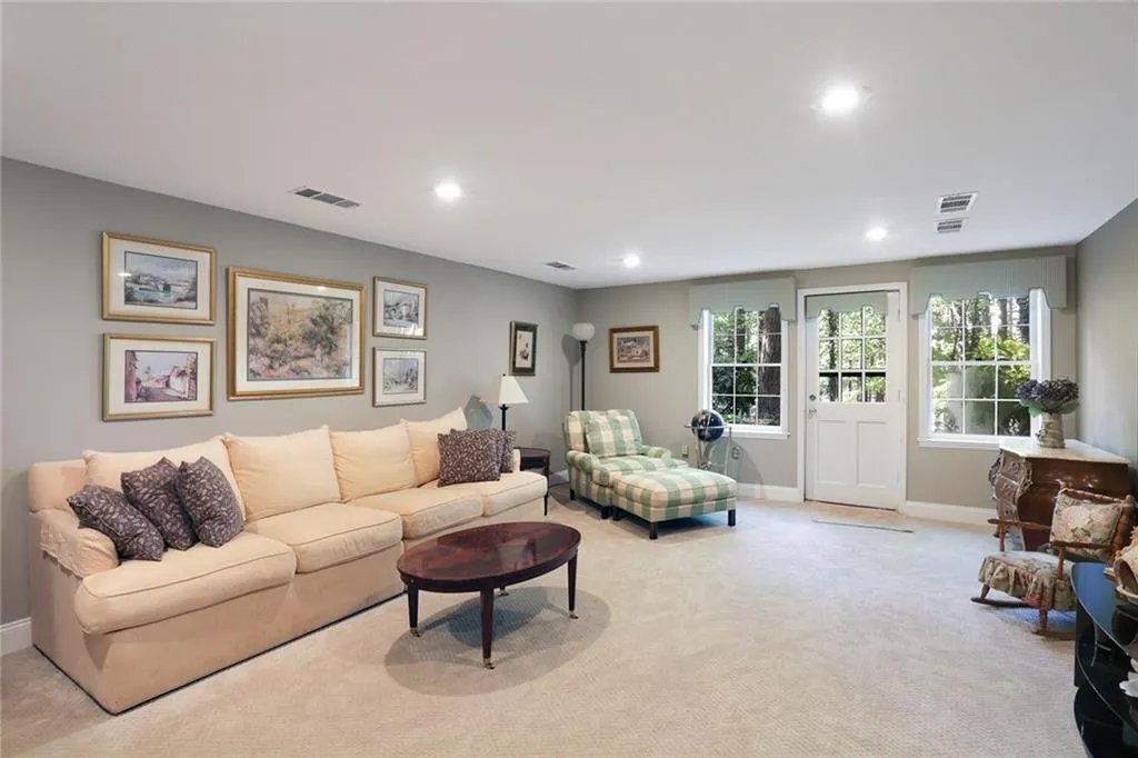 9337 Huntcliff Trace, Sandy Springs, Georgia 30350, 7 Bedrooms Bedrooms, ,5 BathroomsBathrooms,Residential,Sold,9337 Huntcliff Trace,5861722