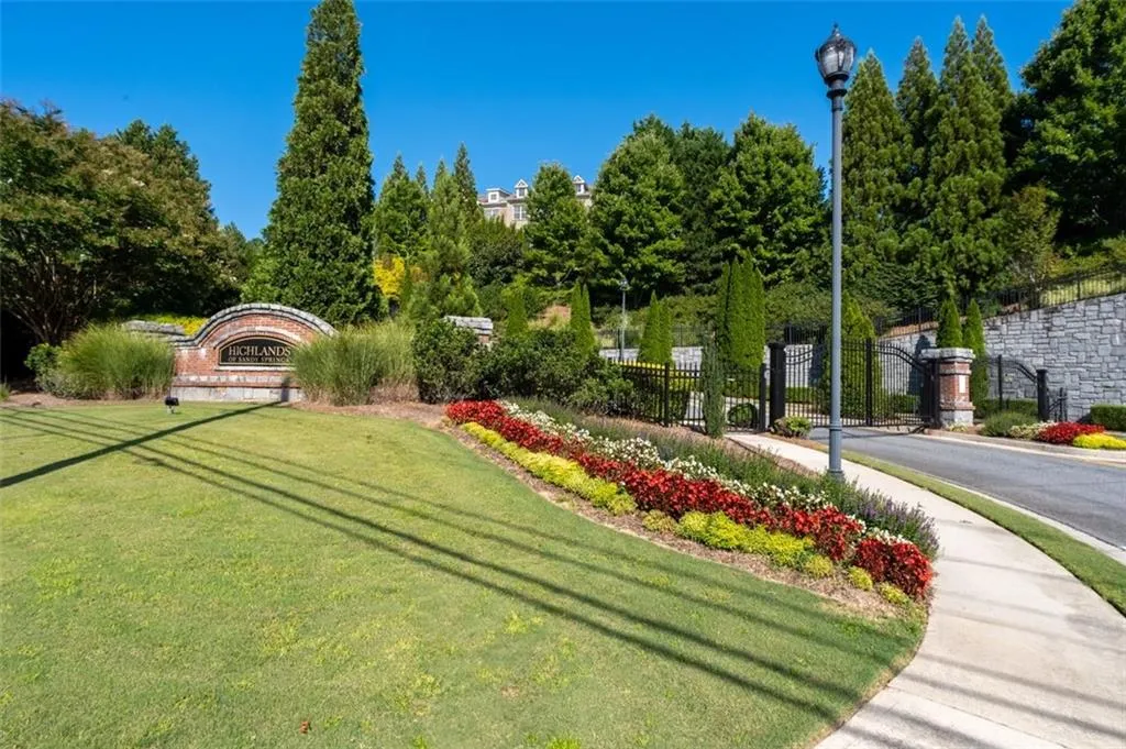 7565 Highland Bluff, Atlanta, Georgia 30328, 3 Bedrooms Bedrooms, ,3 BathroomsBathrooms,Residential,Sold,7565 Highland Bluff,7444887