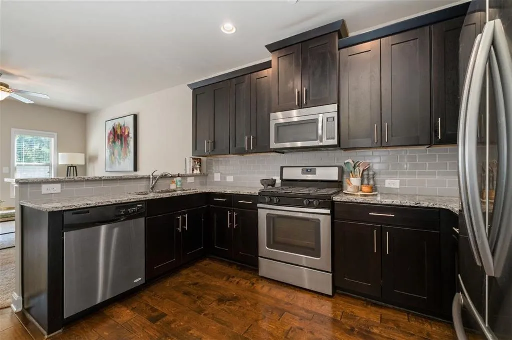 7565 Highland Bluff, Atlanta, Georgia 30328, 3 Bedrooms Bedrooms, ,3 BathroomsBathrooms,Residential,Sold,7565 Highland Bluff,7444887