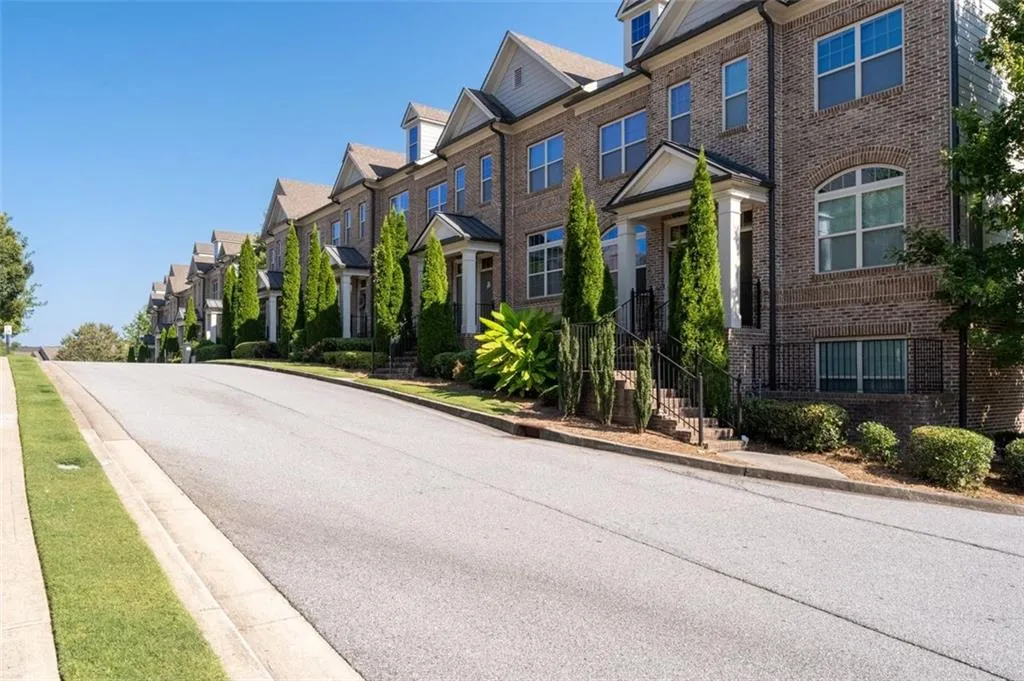 7565 Highland Bluff, Atlanta, Georgia 30328, 3 Bedrooms Bedrooms, ,3 BathroomsBathrooms,Residential,Sold,7565 Highland Bluff,7444887