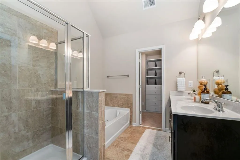 7565 Highland Bluff, Atlanta, Georgia 30328, 3 Bedrooms Bedrooms, ,3 BathroomsBathrooms,Residential,Sold,7565 Highland Bluff,7444887