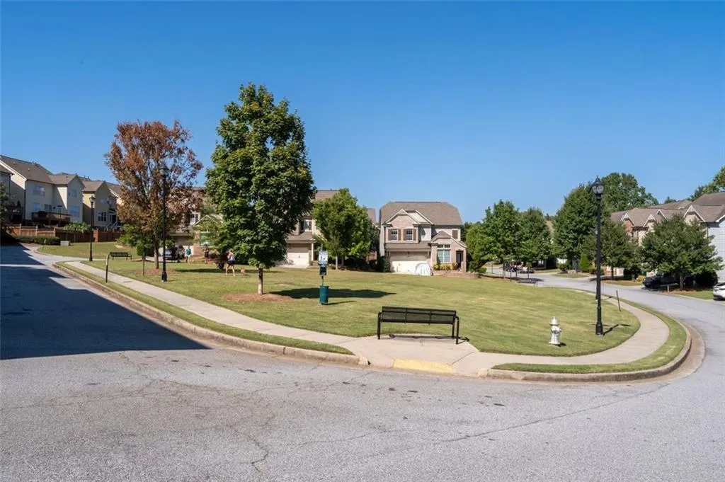 7565 Highland Bluff, Atlanta, Georgia 30328, 3 Bedrooms Bedrooms, ,3 BathroomsBathrooms,Residential,Sold,7565 Highland Bluff,7444887