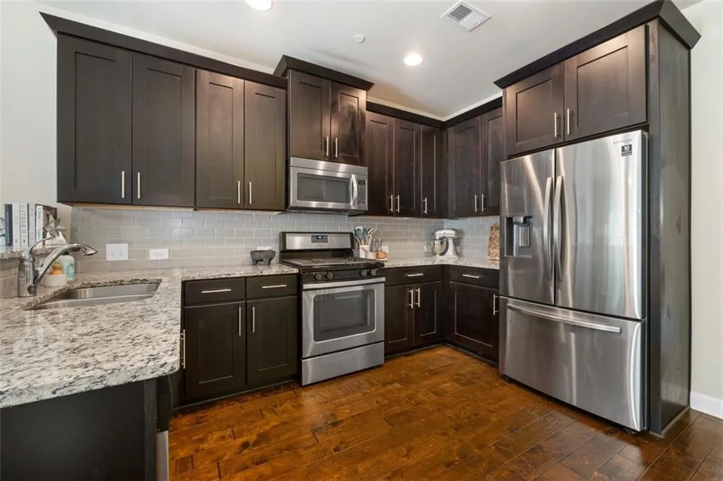 7565 Highland Bluff, Atlanta, Georgia 30328, 3 Bedrooms Bedrooms, ,3 BathroomsBathrooms,Residential,Sold,7565 Highland Bluff,7444887