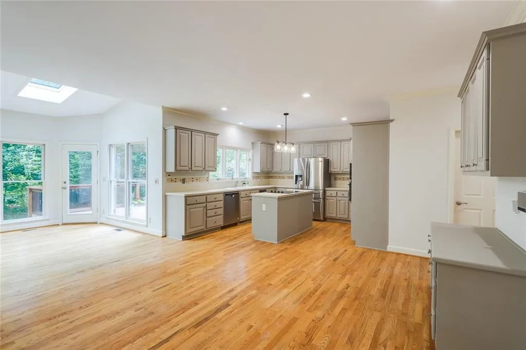 320 Rumford Point, Sandy Springs, Georgia 30350, 6 Bedrooms Bedrooms, ,4 BathroomsBathrooms,Residential,Sold,320 Rumford Point,7231496
