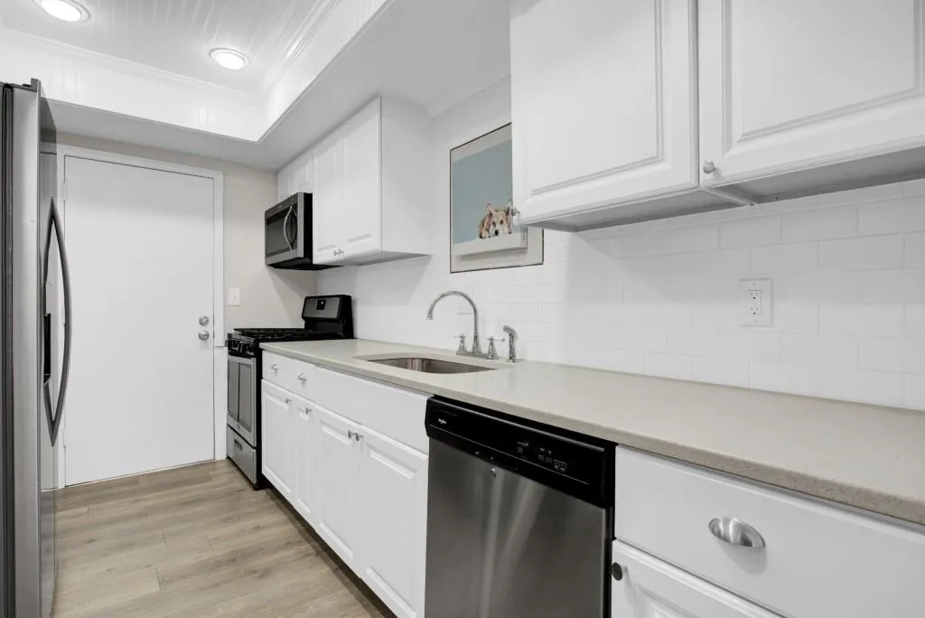 6851 Roswell Road Unit E-1, Sandy Springs, Georgia 30328, 3 Bedrooms Bedrooms, ,2 BathroomsBathrooms,Residential,Sold,6851 Roswell Road Unit E-1,7130156