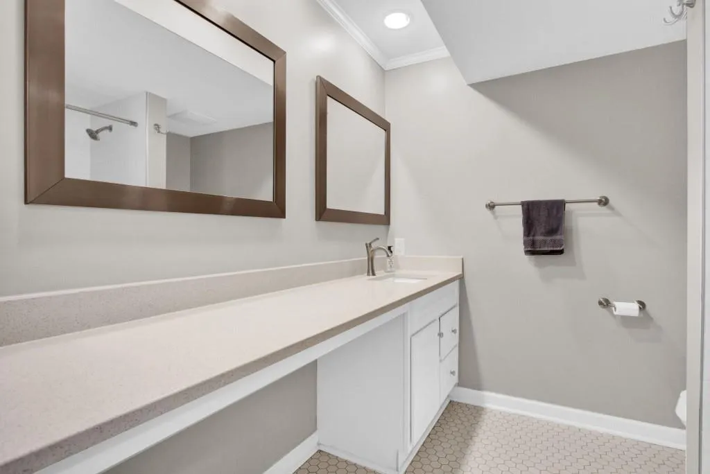 6851 Roswell Road Unit E-1, Sandy Springs, Georgia 30328, 3 Bedrooms Bedrooms, ,2 BathroomsBathrooms,Residential,Sold,6851 Roswell Road Unit E-1,7130156