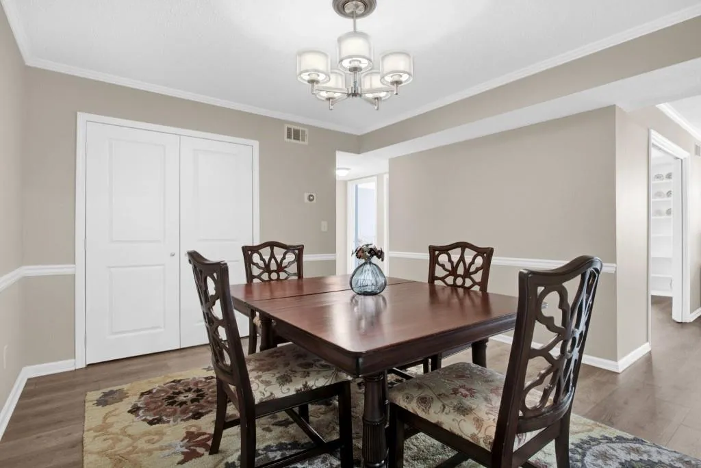 6851 Roswell Road Unit E-1, Sandy Springs, Georgia 30328, 3 Bedrooms Bedrooms, ,2 BathroomsBathrooms,Residential,Sold,6851 Roswell Road Unit E-1,7130156