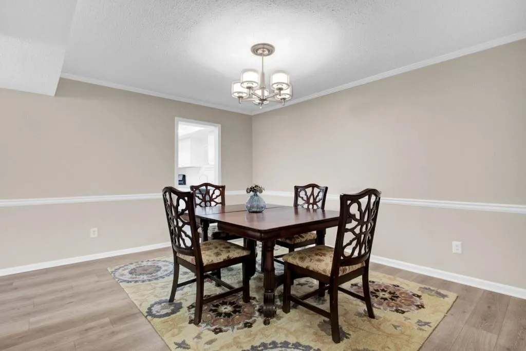 6851 Roswell Road Unit E-1, Sandy Springs, Georgia 30328, 3 Bedrooms Bedrooms, ,2 BathroomsBathrooms,Residential,Sold,6851 Roswell Road Unit E-1,7130156
