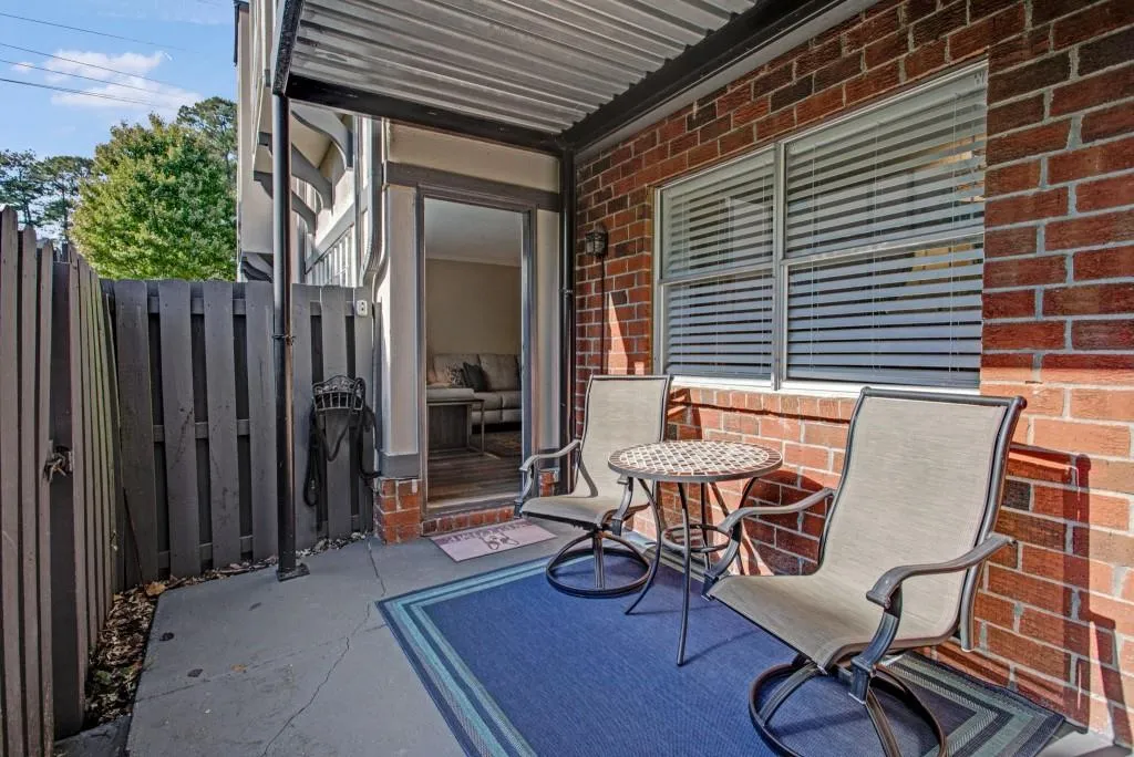 6851 Roswell Road Unit E-1, Sandy Springs, Georgia 30328, 3 Bedrooms Bedrooms, ,2 BathroomsBathrooms,Residential,Sold,6851 Roswell Road Unit E-1,7130156