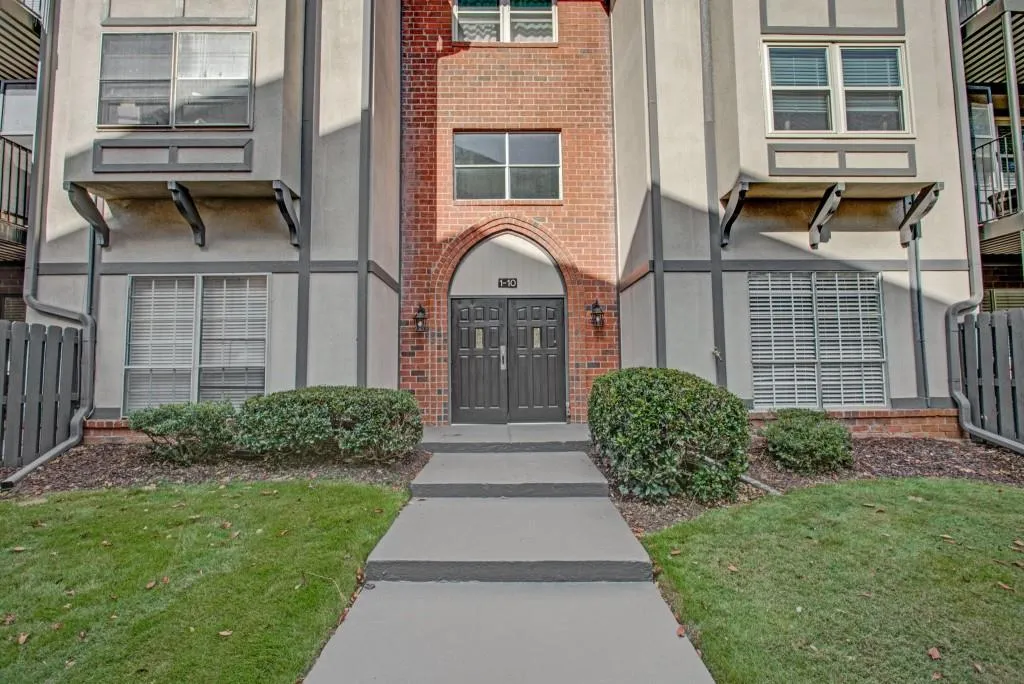 6851 Roswell Road Unit E-1, Sandy Springs, Georgia 30328, 3 Bedrooms Bedrooms, ,2 BathroomsBathrooms,Residential,Sold,6851 Roswell Road Unit E-1,7130156