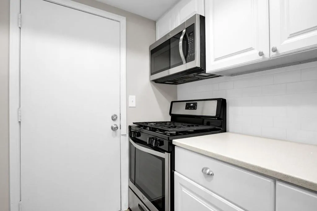 6851 Roswell Road Unit E-1, Sandy Springs, Georgia 30328, 3 Bedrooms Bedrooms, ,2 BathroomsBathrooms,Residential,Sold,6851 Roswell Road Unit E-1,7130156