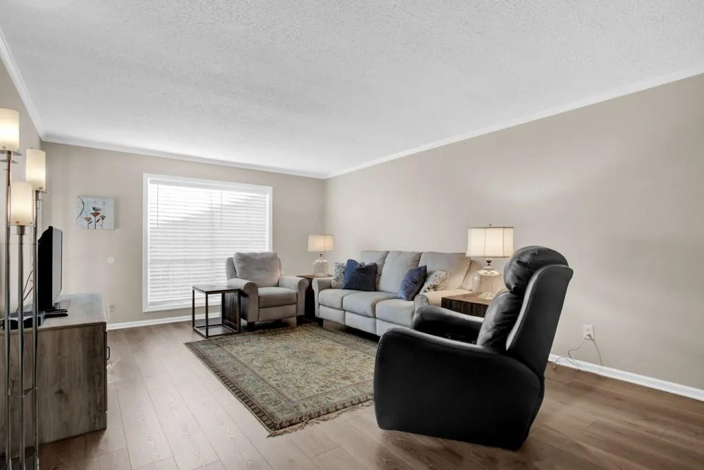 6851 Roswell Road Unit E-1, Sandy Springs, Georgia 30328, 3 Bedrooms Bedrooms, ,2 BathroomsBathrooms,Residential,Sold,6851 Roswell Road Unit E-1,7130156