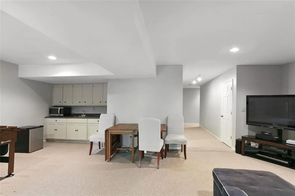 37 Willow Glen Ne, Atlanta, Georgia 30342, 4 Bedrooms Bedrooms, ,4 BathroomsBathrooms,Residential,Sold,37 Willow Glen Ne,6941775