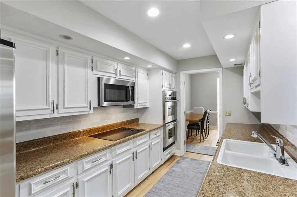 37 Willow Glen Ne, Atlanta, Georgia 30342, 4 Bedrooms Bedrooms, ,4 BathroomsBathrooms,Residential,Sold,37 Willow Glen Ne,6941775