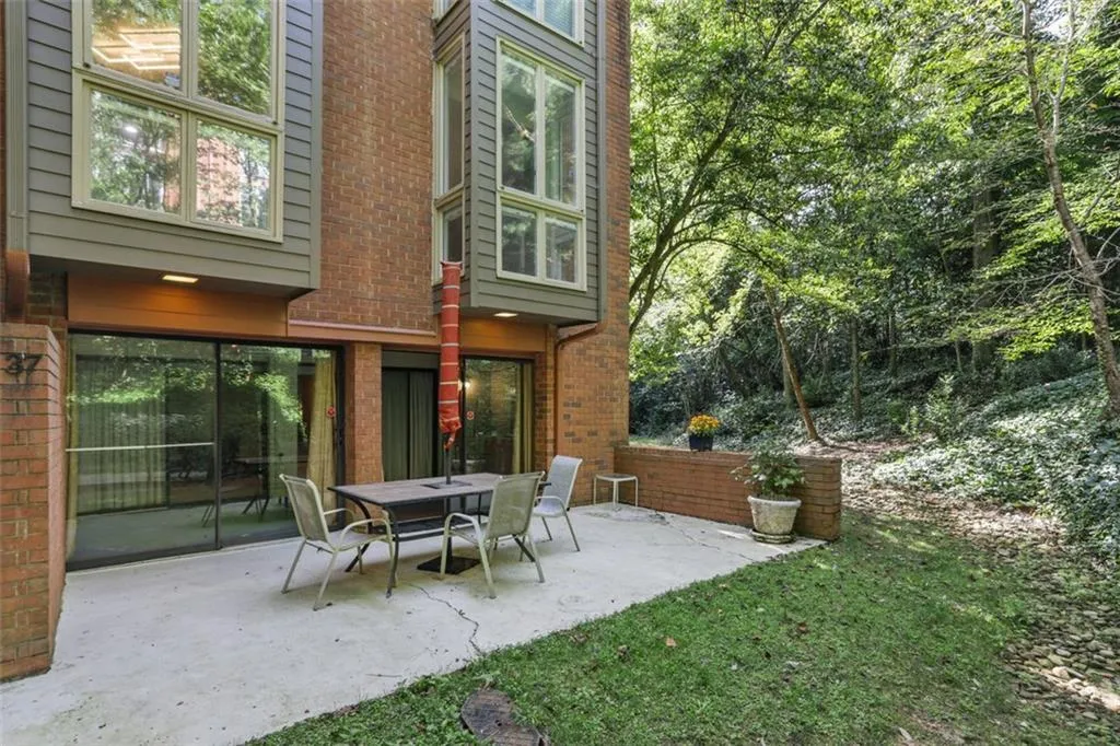 37 Willow Glen Ne, Atlanta, Georgia 30342, 4 Bedrooms Bedrooms, ,4 BathroomsBathrooms,Residential,Sold,37 Willow Glen Ne,6941775