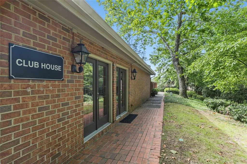 37 Willow Glen Ne, Atlanta, Georgia 30342, 4 Bedrooms Bedrooms, ,4 BathroomsBathrooms,Residential,Sold,37 Willow Glen Ne,6941775