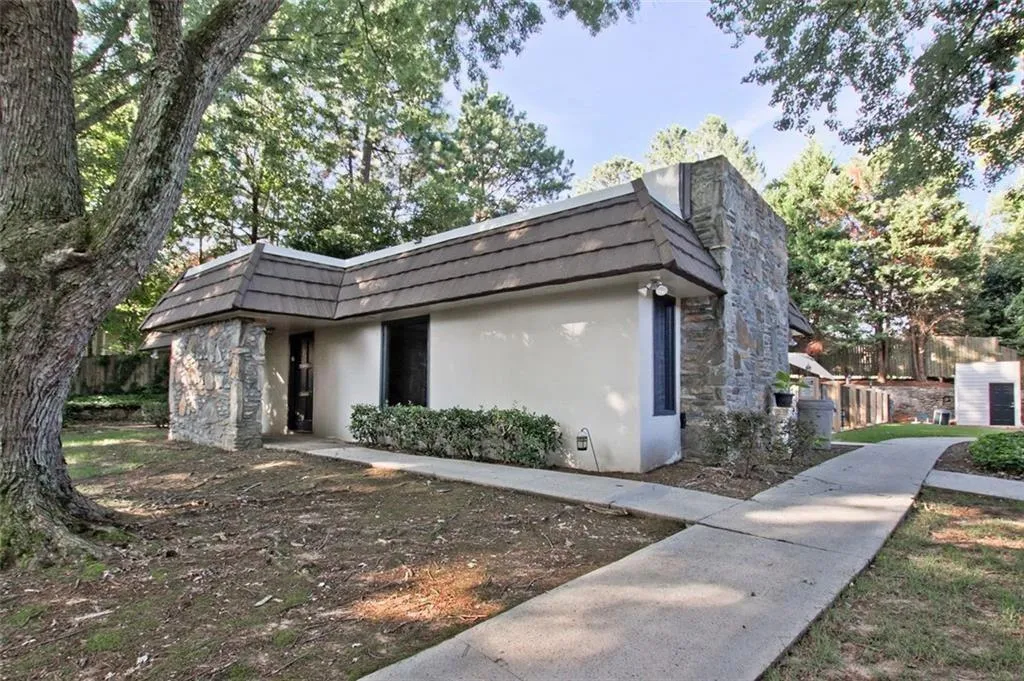 725 Dalrymple Road Unit 7e, Sandy Springs, Georgia 30328, 2 Bedrooms Bedrooms, ,2 BathroomsBathrooms,Residential,Sold,725 Dalrymple Road Unit 7e,7093107