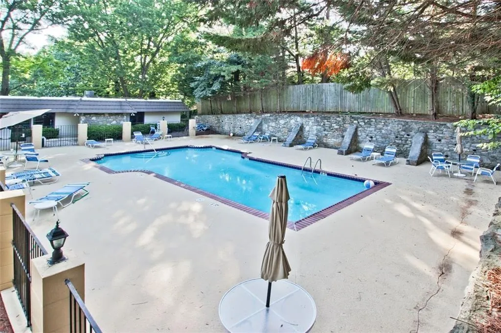 725 Dalrymple Road Unit 7e, Sandy Springs, Georgia 30328, 2 Bedrooms Bedrooms, ,2 BathroomsBathrooms,Residential,Sold,725 Dalrymple Road Unit 7e,7093107