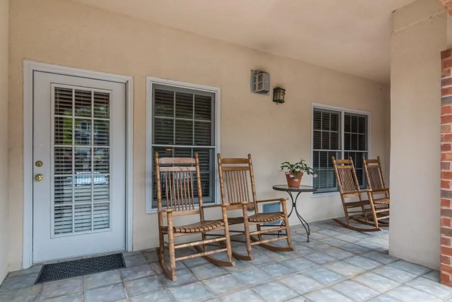 211 Colonial Homes Drive Nw Unit 2104, Atlanta, Georgia 30309, 2 Bedrooms Bedrooms, ,2 BathroomsBathrooms,Residential,Sold,211 Colonial Homes Drive Nw Unit 2104,5623374