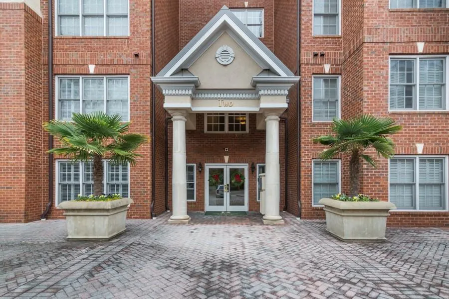 211 Colonial Homes Drive Nw Unit 2104, Atlanta, Georgia 30309, 2 Bedrooms Bedrooms, ,2 BathroomsBathrooms,Residential,Sold,211 Colonial Homes Drive Nw Unit 2104,5623374