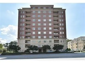 3657 Peachtree Road Ne Unit 3c, Atlanta, Georgia 30319, 2 Bedrooms Bedrooms, ,2 BathroomsBathrooms,Residential,Sold,3657 Peachtree Road Ne Unit 3c,7501619