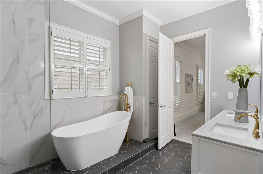 6337 Cotswold Lane, Atlanta, Georgia 30328, 5 Bedrooms Bedrooms, ,4 BathroomsBathrooms,Residential,Sold,6337 Cotswold Lane,7233787