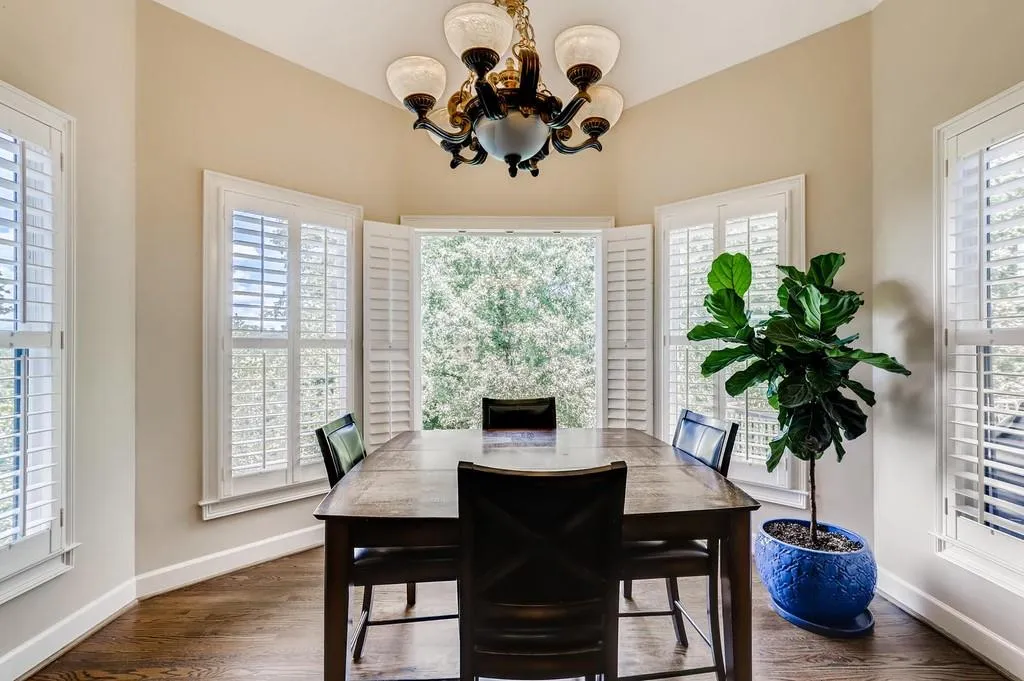565 Trowbrook Road, Sandy Springs, Georgia 30350, 5 Bedrooms Bedrooms, ,4 BathroomsBathrooms,Residential,Sold,565 Trowbrook Road,6757403