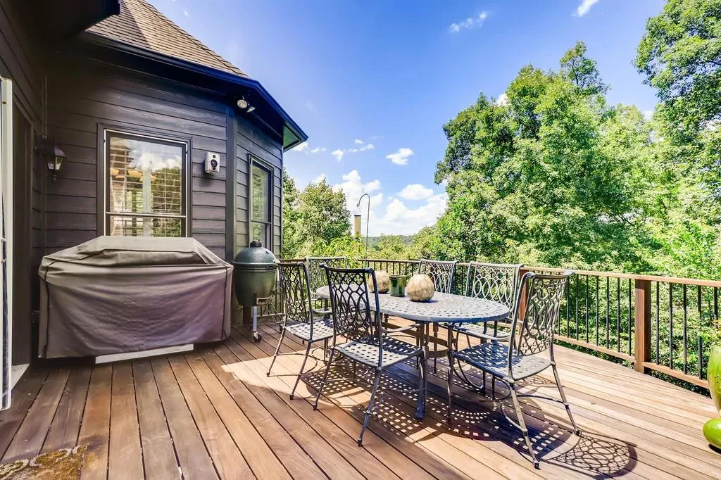 565 Trowbrook Road, Sandy Springs, Georgia 30350, 5 Bedrooms Bedrooms, ,4 BathroomsBathrooms,Residential,Sold,565 Trowbrook Road,6757403