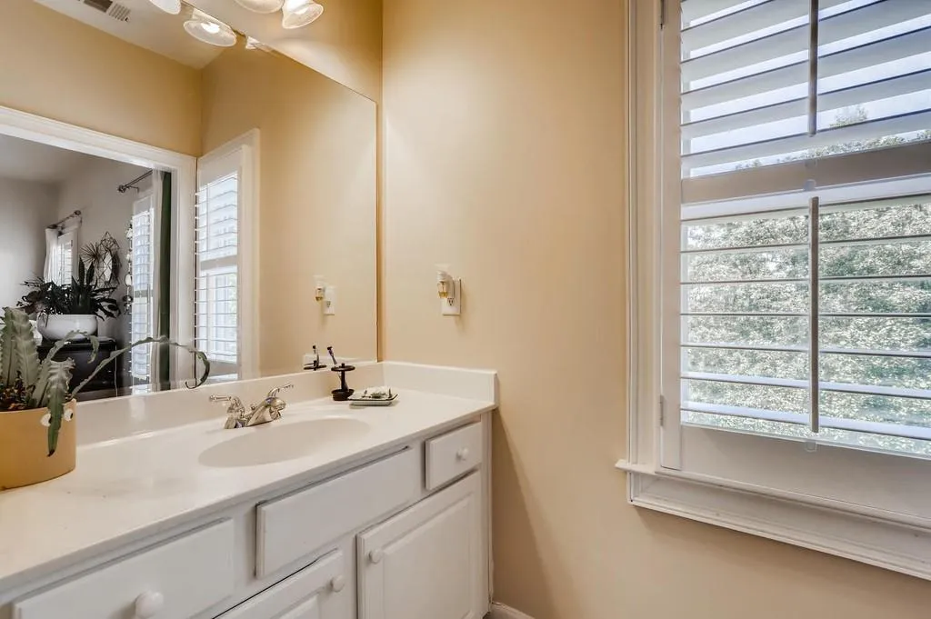565 Trowbrook Road, Sandy Springs, Georgia 30350, 5 Bedrooms Bedrooms, ,4 BathroomsBathrooms,Residential,Sold,565 Trowbrook Road,6757403