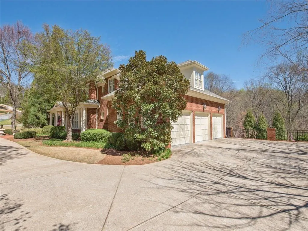 5605 Claire Rose Lane, Sandy Springs, Georgia 30327, 5 Bedrooms Bedrooms, ,6 BathroomsBathrooms,Residential,Sold,5605 Claire Rose Lane,5663446