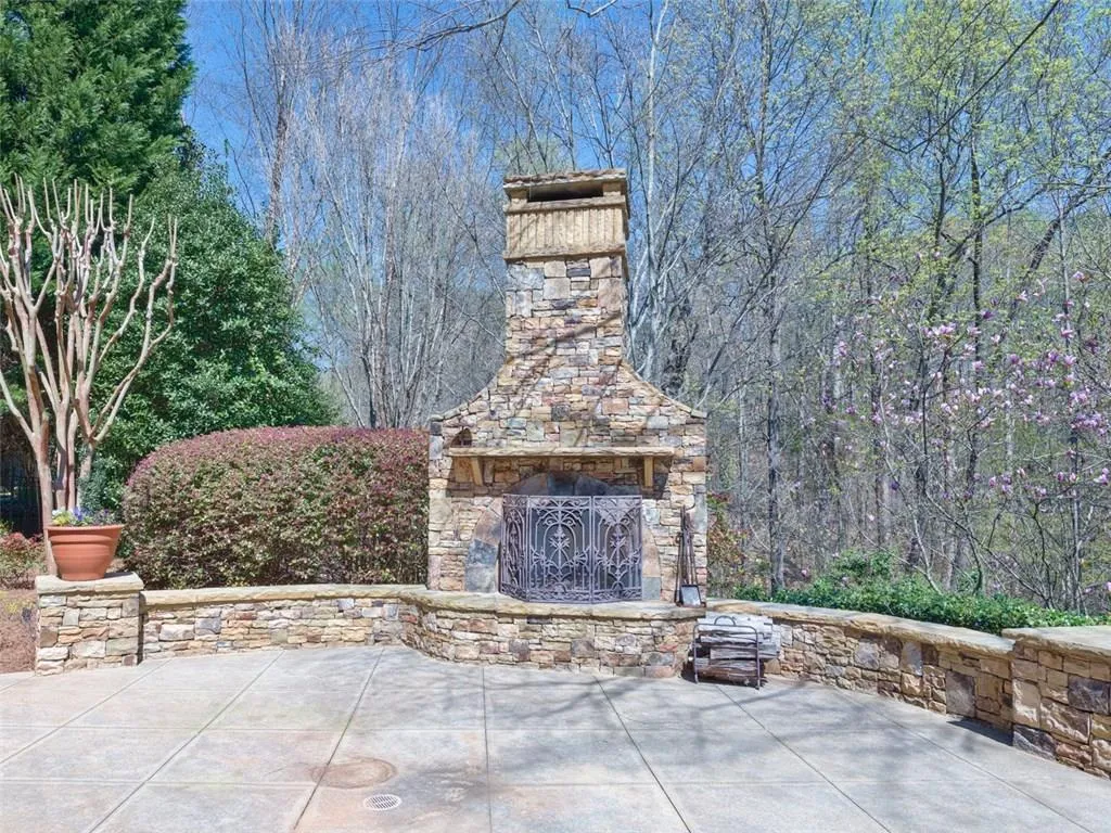 5605 Claire Rose Lane, Sandy Springs, Georgia 30327, 5 Bedrooms Bedrooms, ,6 BathroomsBathrooms,Residential,Sold,5605 Claire Rose Lane,5663446