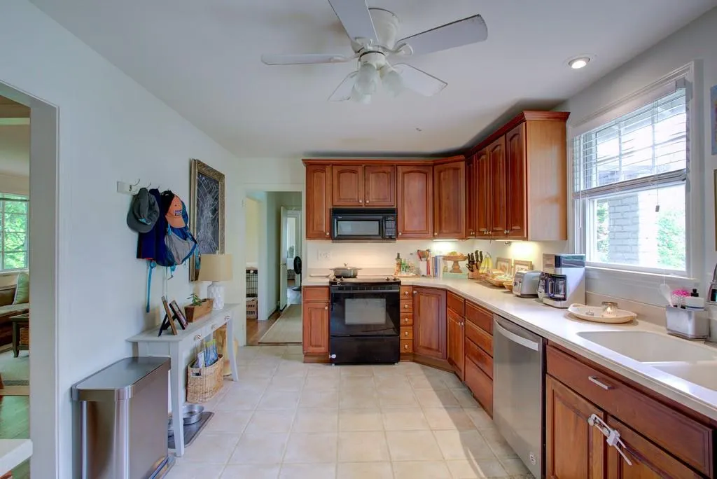 380 Pine Forest Road, Atlanta, Georgia 30342, 3 Bedrooms Bedrooms, ,2 BathroomsBathrooms,Residential,Sold,380 Pine Forest Road,6876302