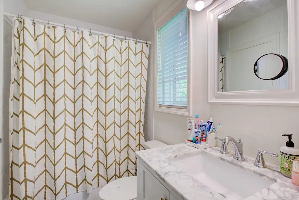 380 Pine Forest Road, Atlanta, Georgia 30342, 3 Bedrooms Bedrooms, ,2 BathroomsBathrooms,Residential,Sold,380 Pine Forest Road,6876302