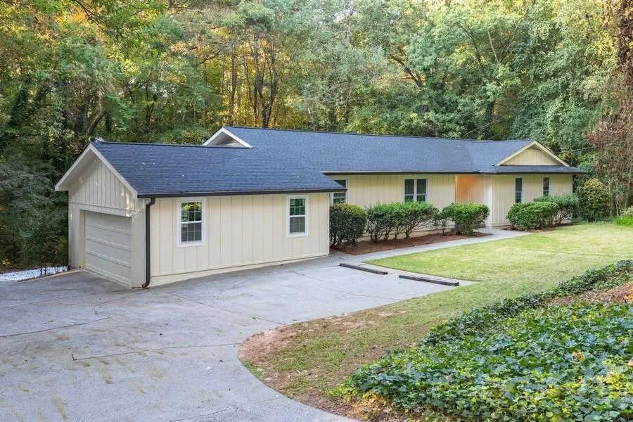 1555 Sunnybrook Farm Road, Sandy Springs, Georgia 30350, 5 Bedrooms Bedrooms, ,4 BathroomsBathrooms,Residential,Sold,1555 Sunnybrook Farm Road,6867951
