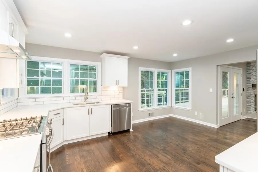 1555 Sunnybrook Farm Road, Sandy Springs, Georgia 30350, 5 Bedrooms Bedrooms, ,4 BathroomsBathrooms,Residential,Sold,1555 Sunnybrook Farm Road,6867951