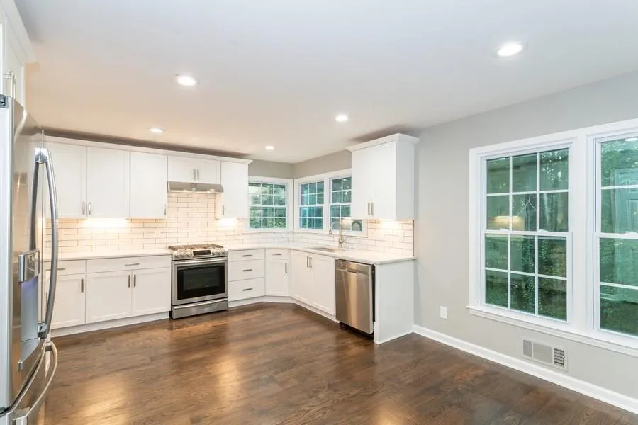 1555 Sunnybrook Farm Road, Sandy Springs, Georgia 30350, 5 Bedrooms Bedrooms, ,4 BathroomsBathrooms,Residential,Sold,1555 Sunnybrook Farm Road,6867951