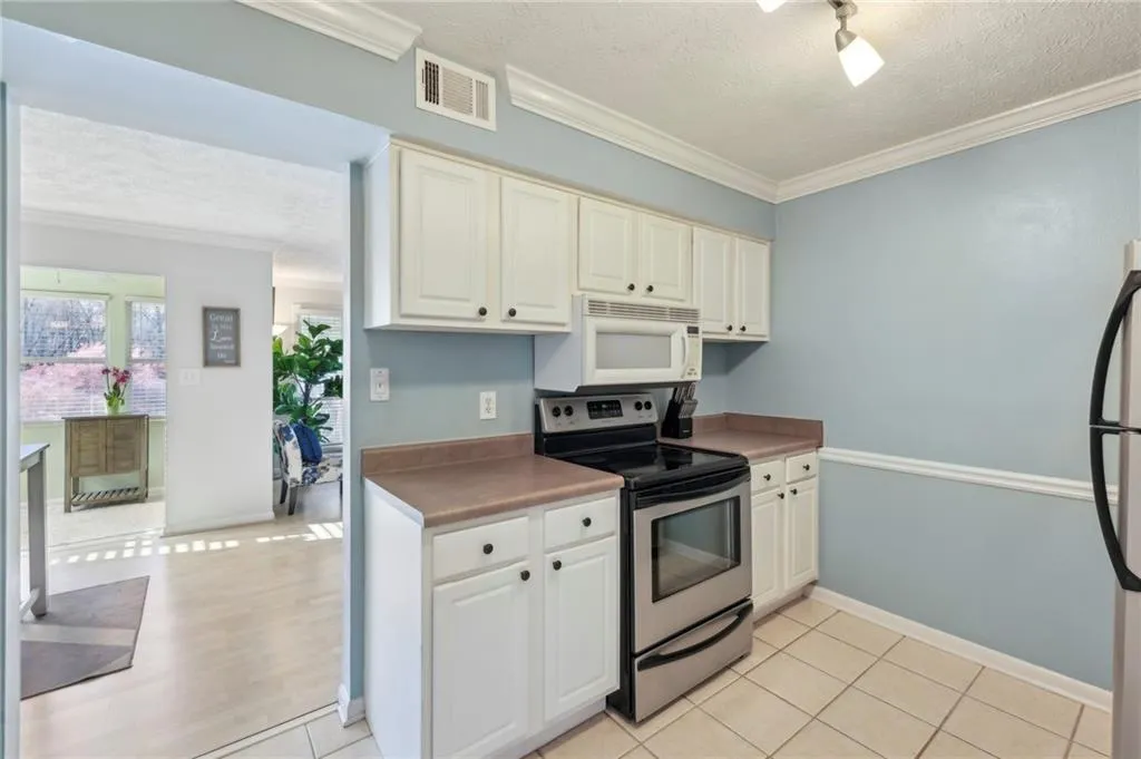 5153 Roswell Road Unit 10, Atlanta, Georgia 30342, 1 Bedroom Bedrooms, ,1 BathroomBathrooms,Residential,Sold,5153 Roswell Road Unit 10,7526071